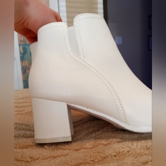 Sekayisore White Low-Heeled Chelsea Ankle Boots Side Zipper Size 8.5 - Picture 5 of 7
